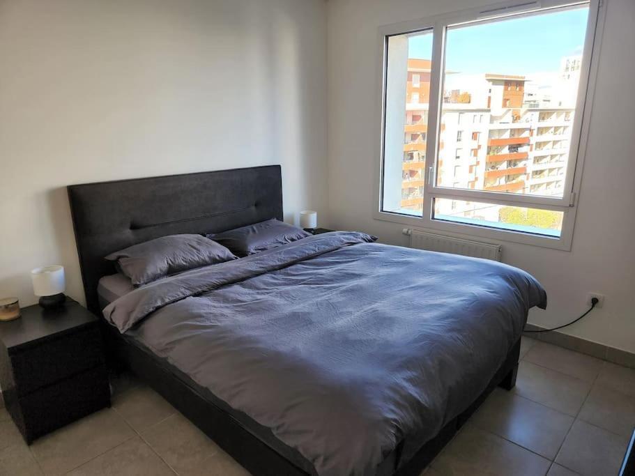 Bel Avec Terrasse Et Clim Appartement *